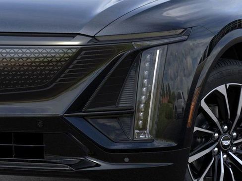 New 2026 Cadillac Lyriq Sport w/ LPO, Floor Liner Package AWD/4WD image 10