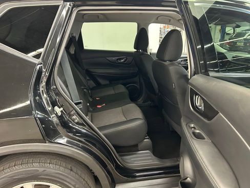 Used 2018 Nissan Rogue SV FWD image 9