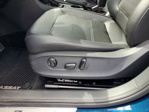 Used 2018 Volkswagen Passat 2.0T R-Line image 11