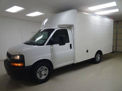 Used 2019 Chevrolet Express 3500 w/ Power Convenience Package RWD image 3