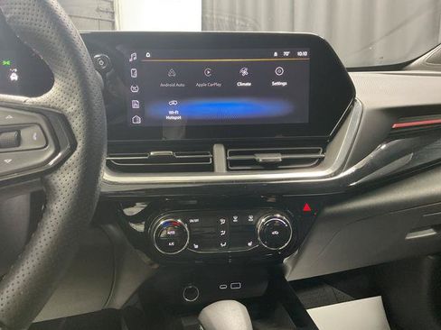 Used 2025 Chevrolet Trax RS w/ Sunroof Package FWD image 23