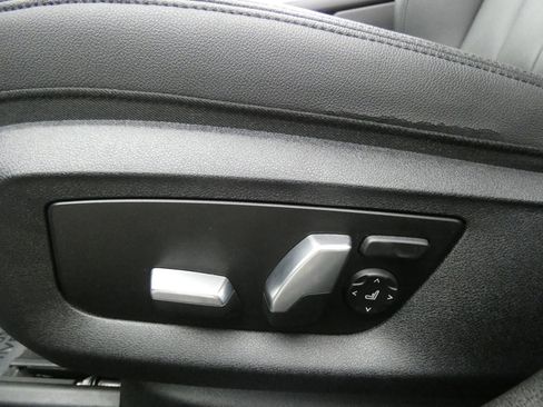 Used 2019 BMW 530i w/ Convenience Package image 48