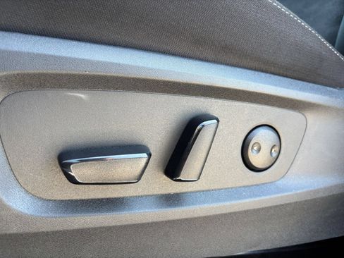 Used 2025 Nissan Pathfinder SV FWD image 22