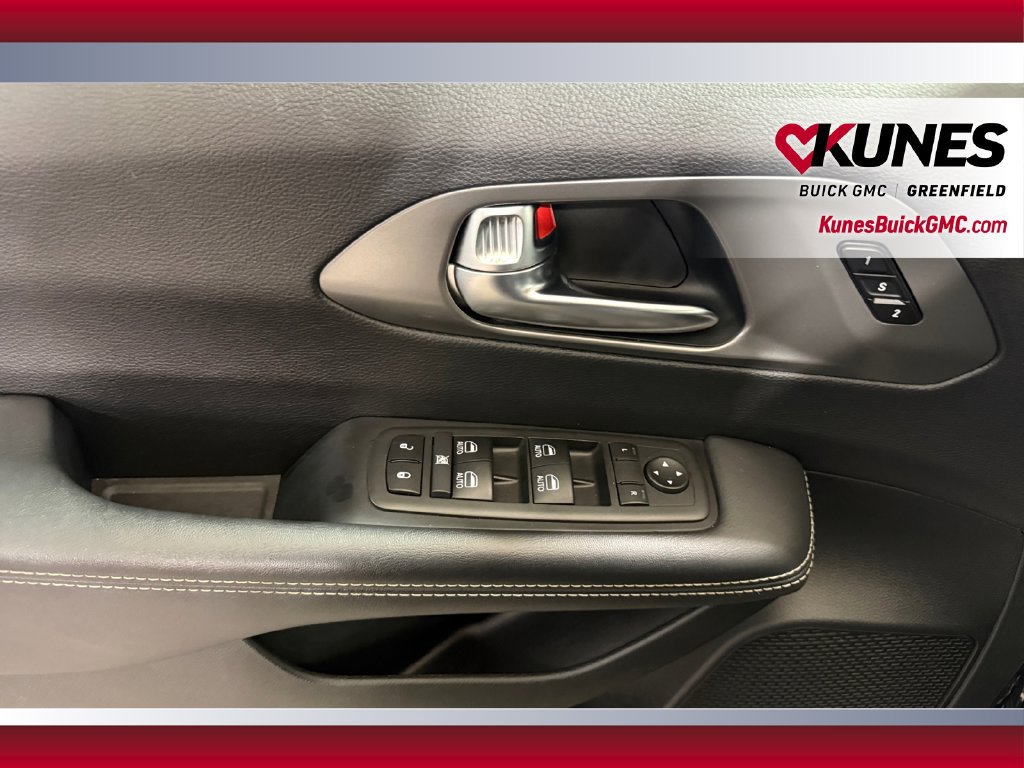 Used 2025 Chrysler Pacifica Select FWD image 20
