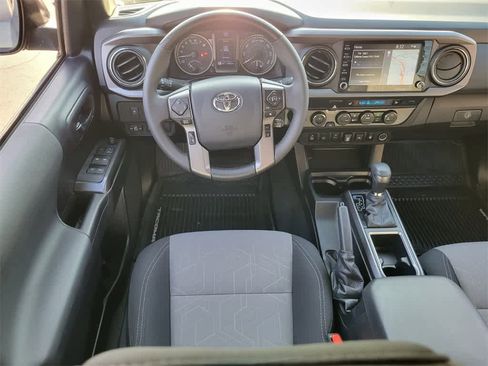 Used 2020 Toyota Tacoma TRD Sport image 12