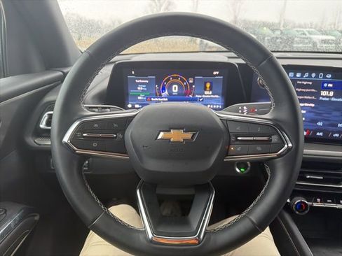 Used 2025 Chevrolet Traverse LT w/ Driver Confidence Package image 40