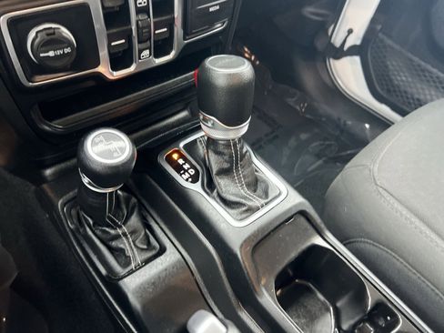 Used 2023 Jeep Gladiator Overland image 21