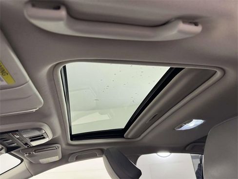 Used 2021 Subaru Crosstrek 2.5i Sport w/ Moonroof Package image 32