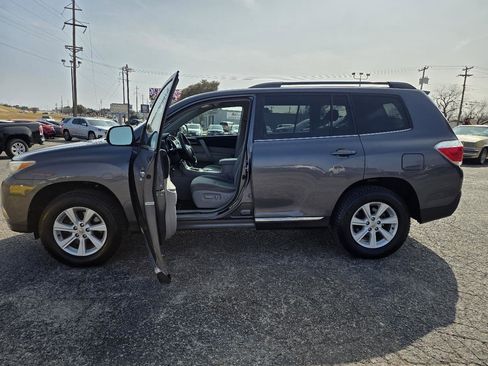 Used 2013 Toyota Highlander Plus image 9