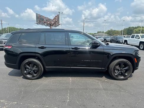 Used 2023 Jeep Grand Cherokee L Laredo AWD/4WD image 12