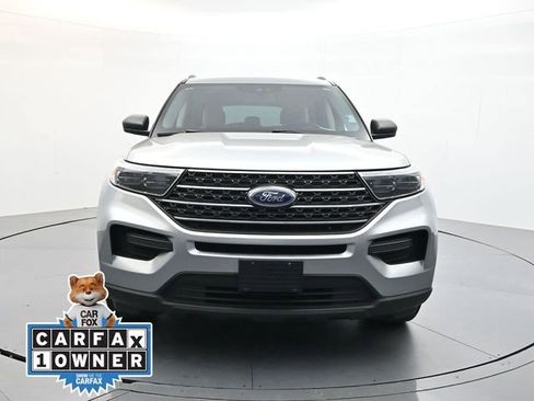 Used 2022 Ford Explorer XLT RWD image 2