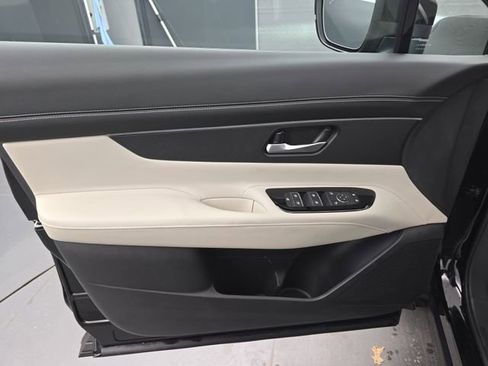 Used 2025 Nissan Murano SV image 25