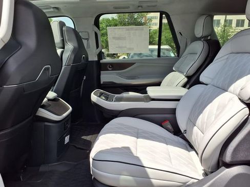 New 2026 Lincoln Navigator L Black Label AWD/4WD image 8