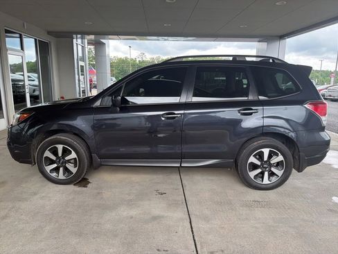 Used 2017 Subaru Forester 2.5i Limited AWD/4WD image 4