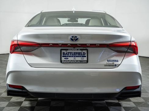 Used 2020 Toyota Avalon XLE w/ Moonroof Package image 5