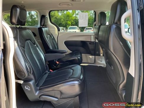 Certified 2024 Chrysler Pacifica Touring-L FWD image 7