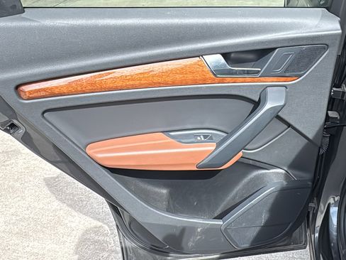 Used 2023 Audi Q5 2.0T Premium w/ Convenience Package image 16