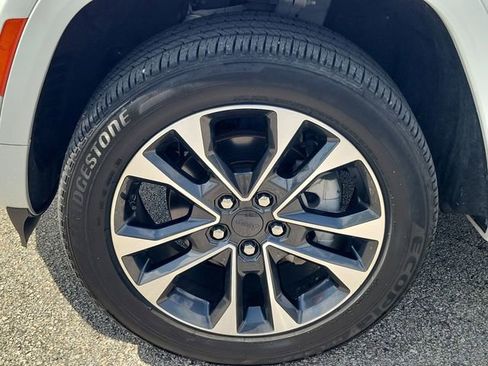 Used 2022 Jeep Grand Cherokee Overland w/ Luxury Tech Group IV image 9