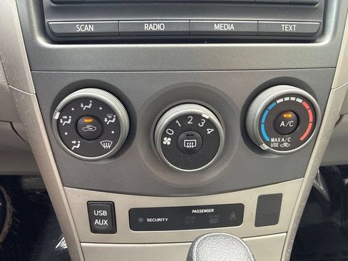 Used 2012 Toyota Corolla LE FWD image 26