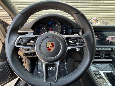 Certified 2021 Porsche Macan image 16