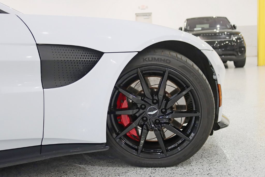 Used 2019 Aston Martin V8 Vantage Coupe RWD image 13