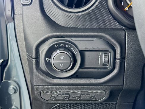 Used 2024 Jeep Gladiator Rubicon w/ Convenience Group image 21