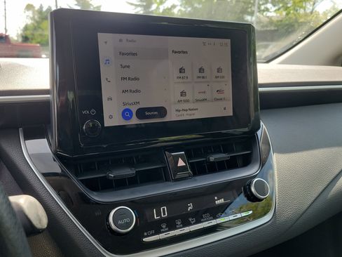 Used 2024 Toyota Corolla LE FWD image 28