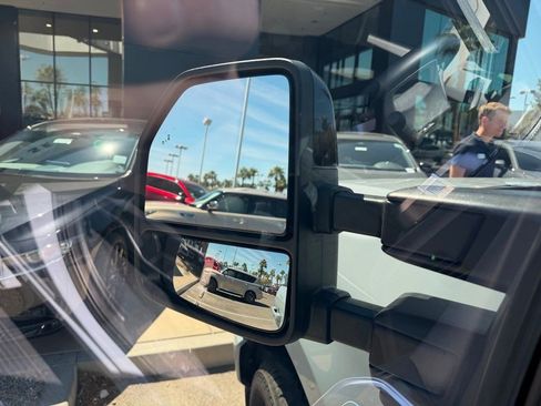 Used 2025 Ford F350 Platinum image 9