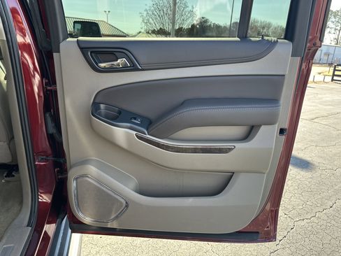 Used 2018 Chevrolet Suburban LT image 17
