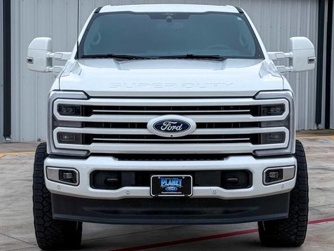 Used 2026 Ford F250 Platinum w/ Platinum Plus Package AWD/4WD image 2