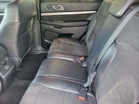Used 2019 Ford Explorer XLT w/ Equipment Group 202A AWD/4WD image 28