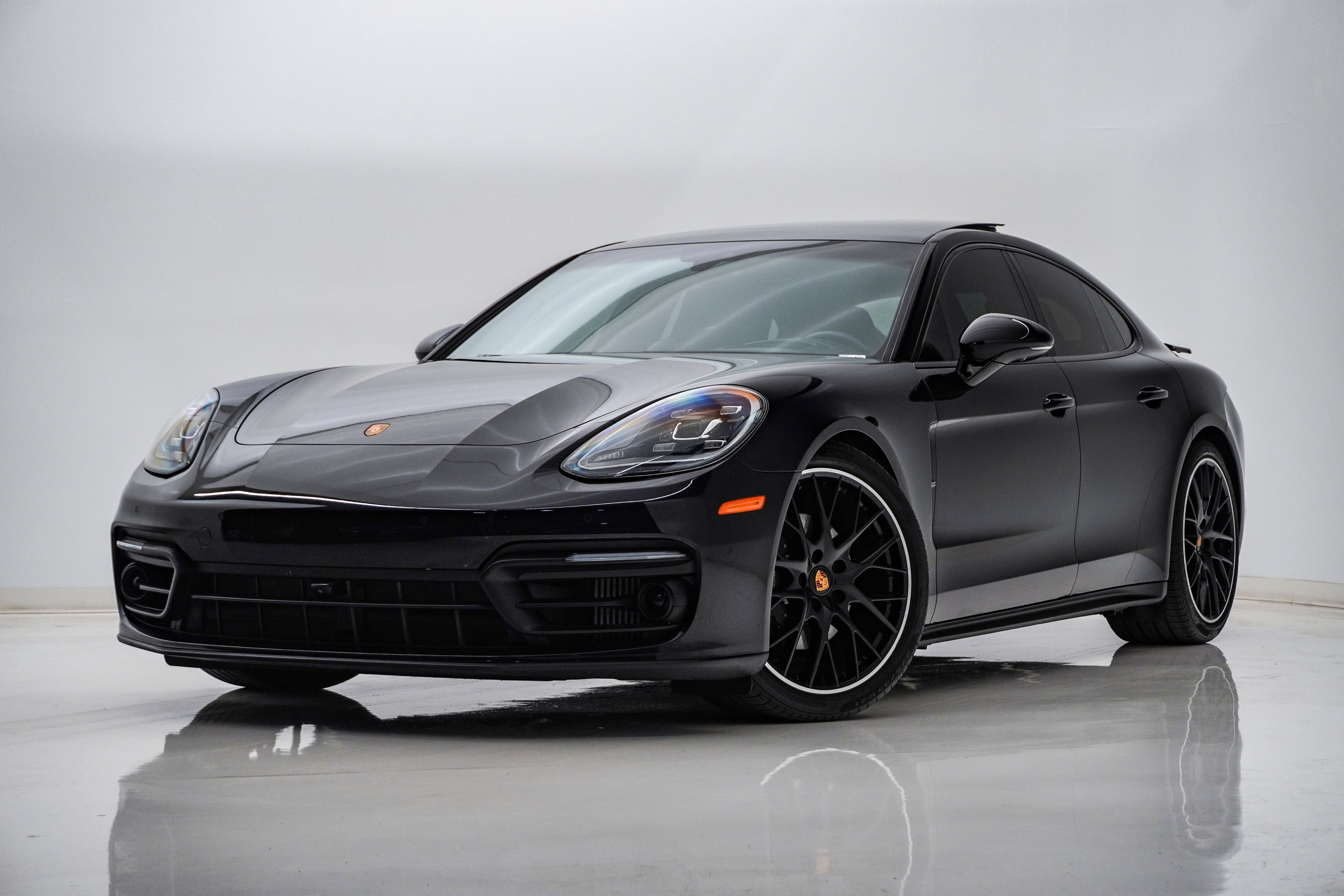 Certified 2023 Porsche Panamera image 1