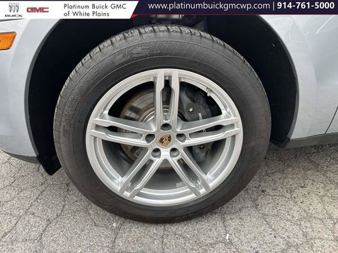 Used 2023 Porsche Macan image 9