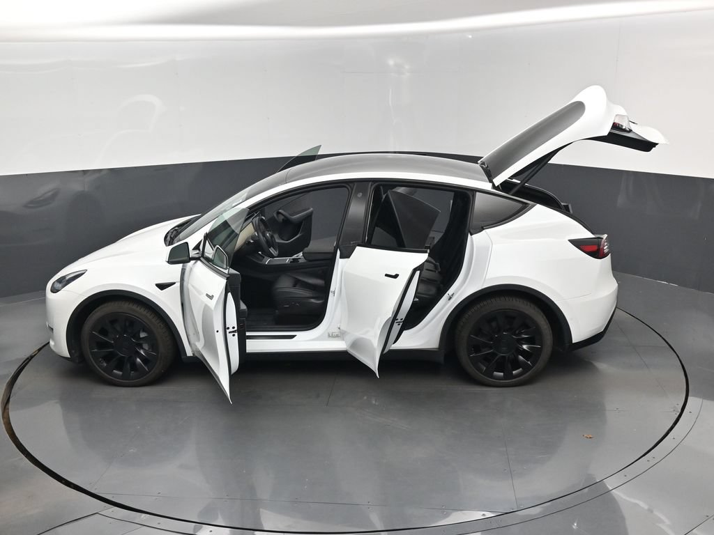Used 2022 Tesla Model Y Long Range AWD/4WD image 17
