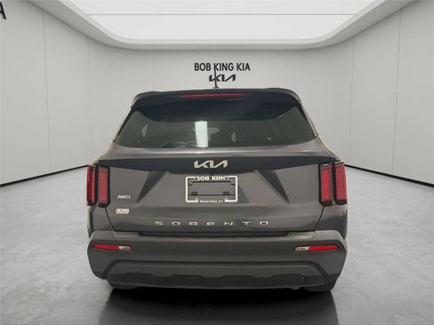 Used 2022 Kia Sorento LX AWD/4WD image 4