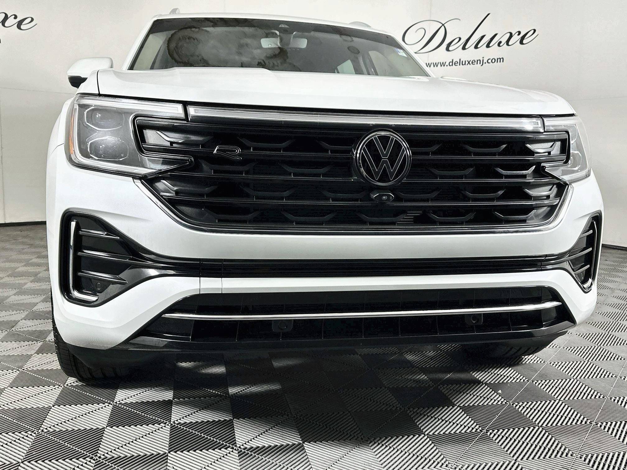 Used 2025 Volkswagen Atlas SEL Premium R-Line AWD/4WD image 33