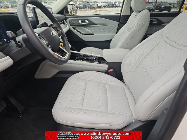 Used 2026 Ford Explorer Platinum w/ LUX Leather Package AWD/4WD image 10