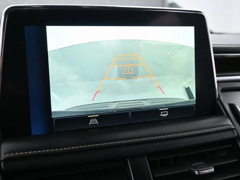 Used 2023 Chevrolet Suburban Premier image 12