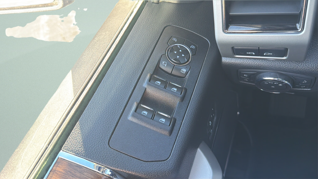 Used 2019 Ford F150 Lariat w/ Equipment Group 502A Luxury AWD/4WD image 28