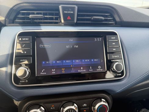 Used 2025 Nissan Versa SV image 20