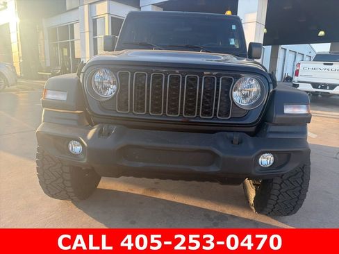 Used 2025 Jeep Wrangler Sport AWD/4WD image 8