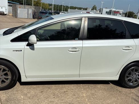 Used 2015 Toyota Prius V Four FWD image 5
