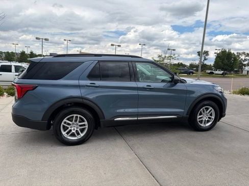 Used 2025 Ford Explorer Active AWD/4WD image 43