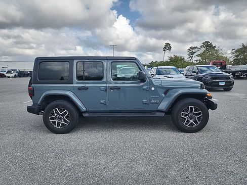 Used 2024 Jeep Wrangler Sahara image 5