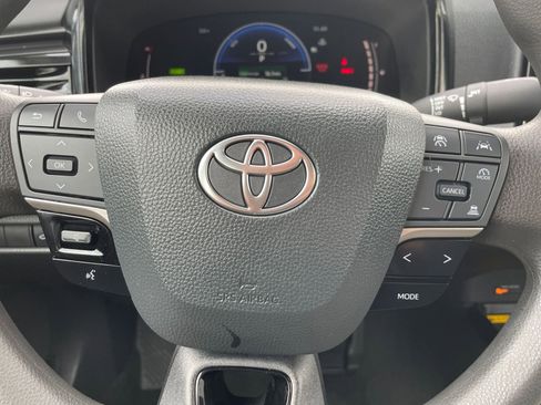 Used 2025 Toyota Camry LE image 25