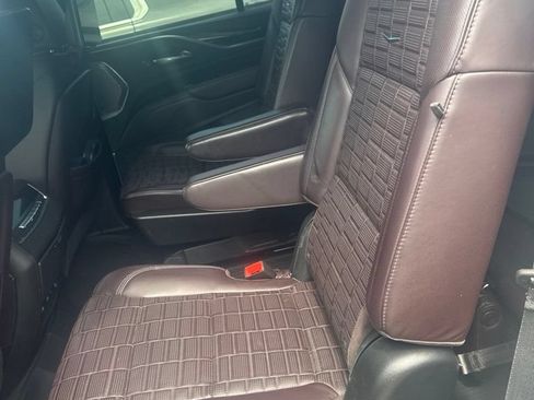 Used 2023 Cadillac Escalade Premium Luxury Platinum AWD/4WD image 17