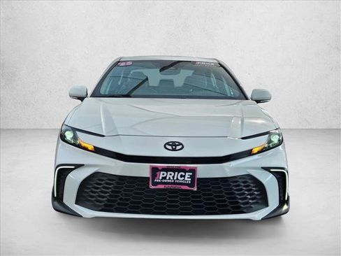 Used 2025 Toyota Camry SE FWD image 2