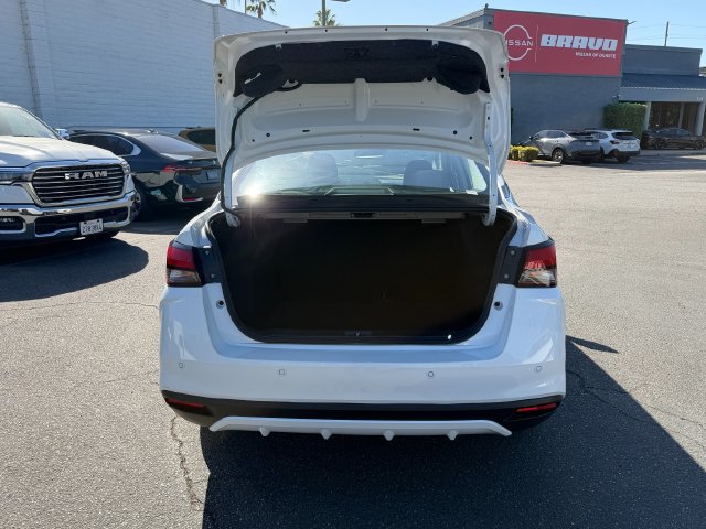 Used 2024 Nissan Versa SR FWD image 7