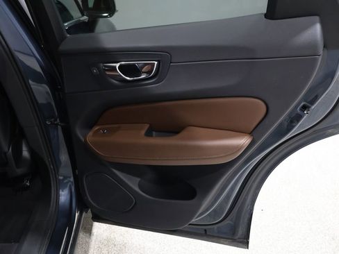 Used 2018 Volvo XC60 T5 Momentum w/ Convenience Package image 22