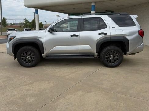 Used 2025 Toyota 4Runner SR5 AWD/4WD image 2